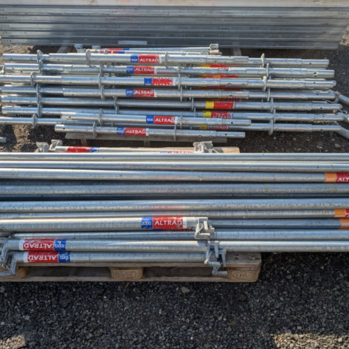 Lot complet de 100 m² d’échafaudage multidirectionnel Altrad – occasion proche du neuf.