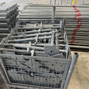 Echafaudage Layher-9 Lot complet de 200 m² d’échafaudage Layher universel multidirectionnel – occasion proche du neuf.