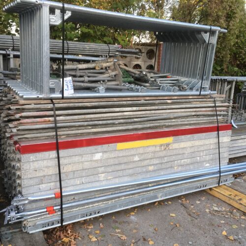 Layher Facadier 2 Lot complet de 200 m² d’échafaudage façadier Layher – occasion proche du neuf.