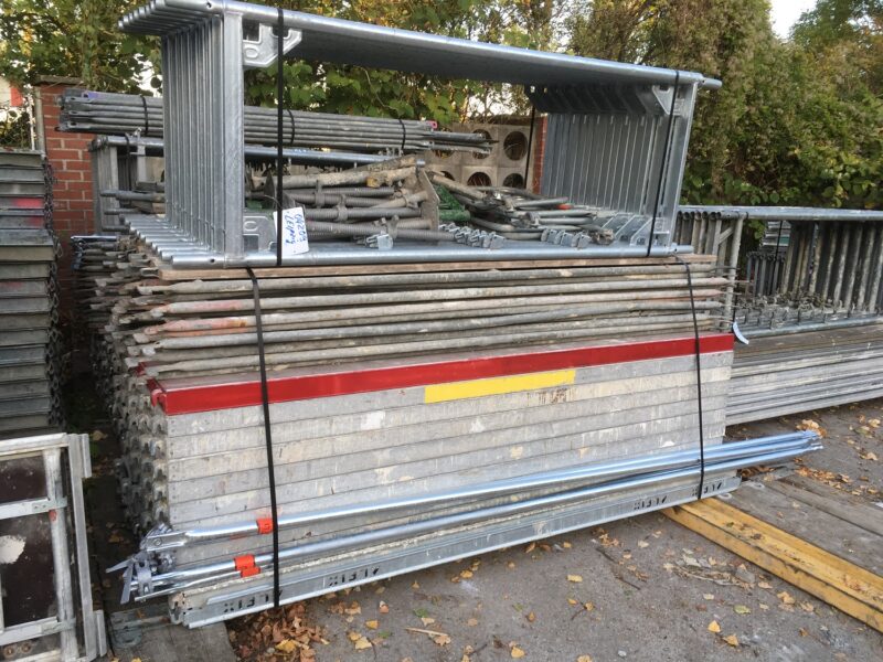 Layher Facadier 2 Lot complet de 350 m² d’échafaudage façadier Layher – occasion proche du neuf.