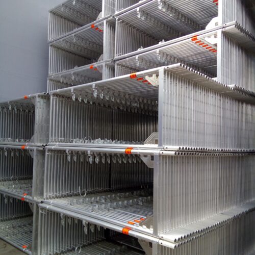 Lot complet de 100 m² d’échafaudage façadier Layher – occasion proche du neuf.