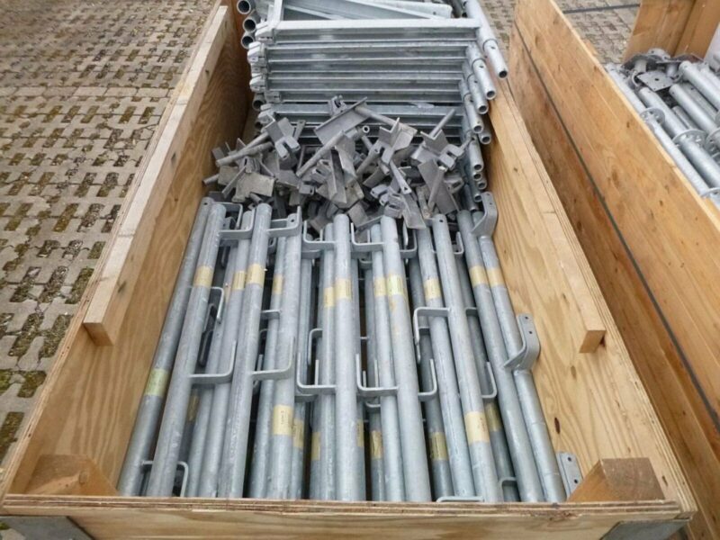 Layher Universel 4 Lot complet de 150 m² d’échafaudage Layher universel multidirectionnel – occasion proche du neuf.