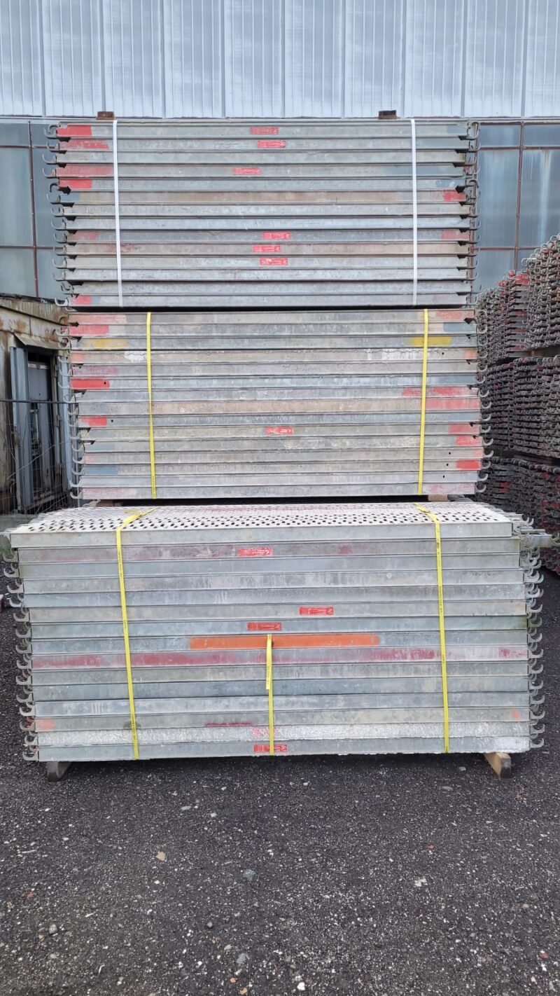 Lot complet de 280 m² d’échafaudage façade Altrad – occasion proche du neuf.