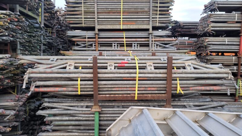 Lot complet de 280 m² d’échafaudage façade Altrad – occasion proche du neuf.